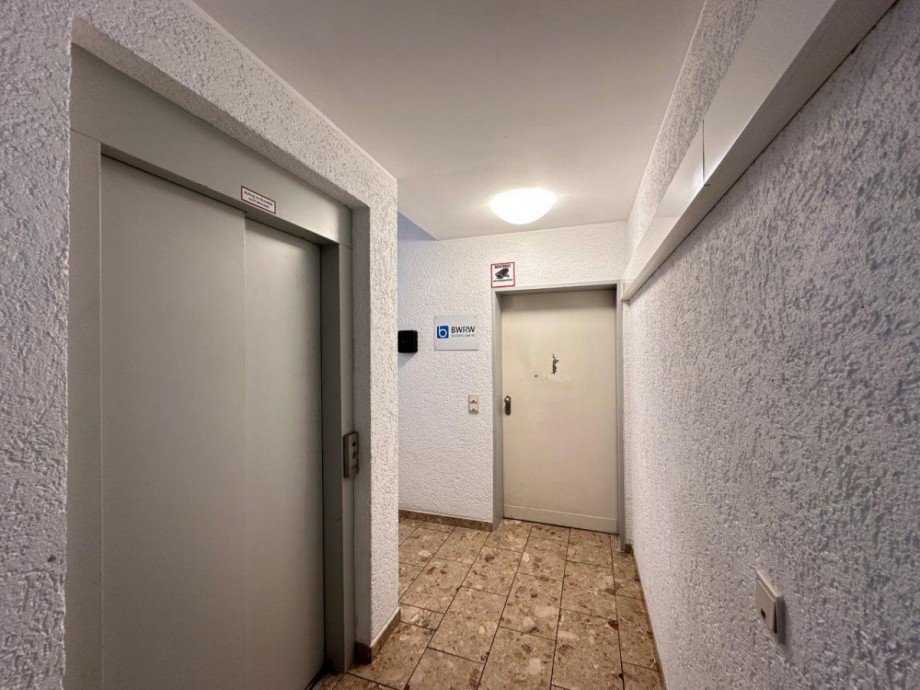 Aufzug und Eingang 1 B�rohaus Koblenz
