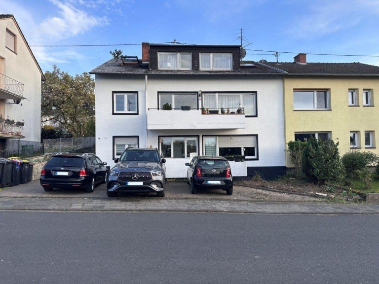 Stra�enansicht Weitersburg Mehrfamilienhaus Solides Dreifamilienhaus mit gro�en Wohnungen