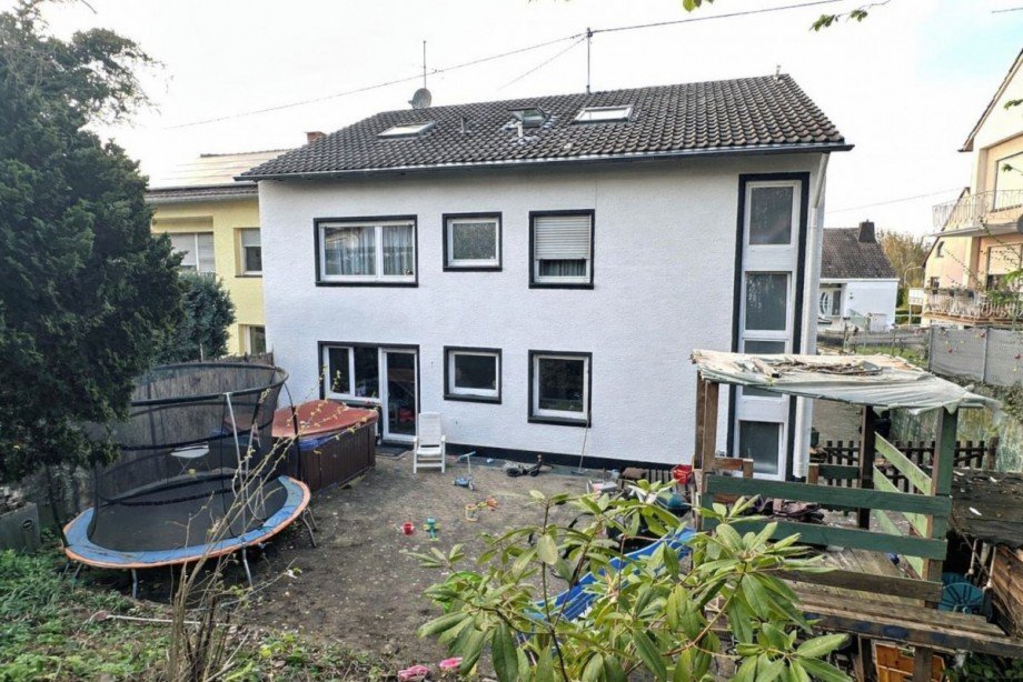R�ckansicht Mehrfamilienhaus Weitersburg